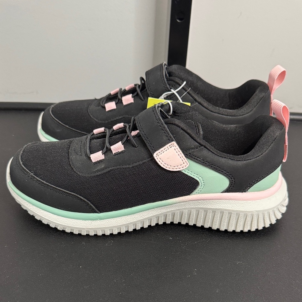 All in Motion Black Kids Sneakers Youth Size 4 New NWT